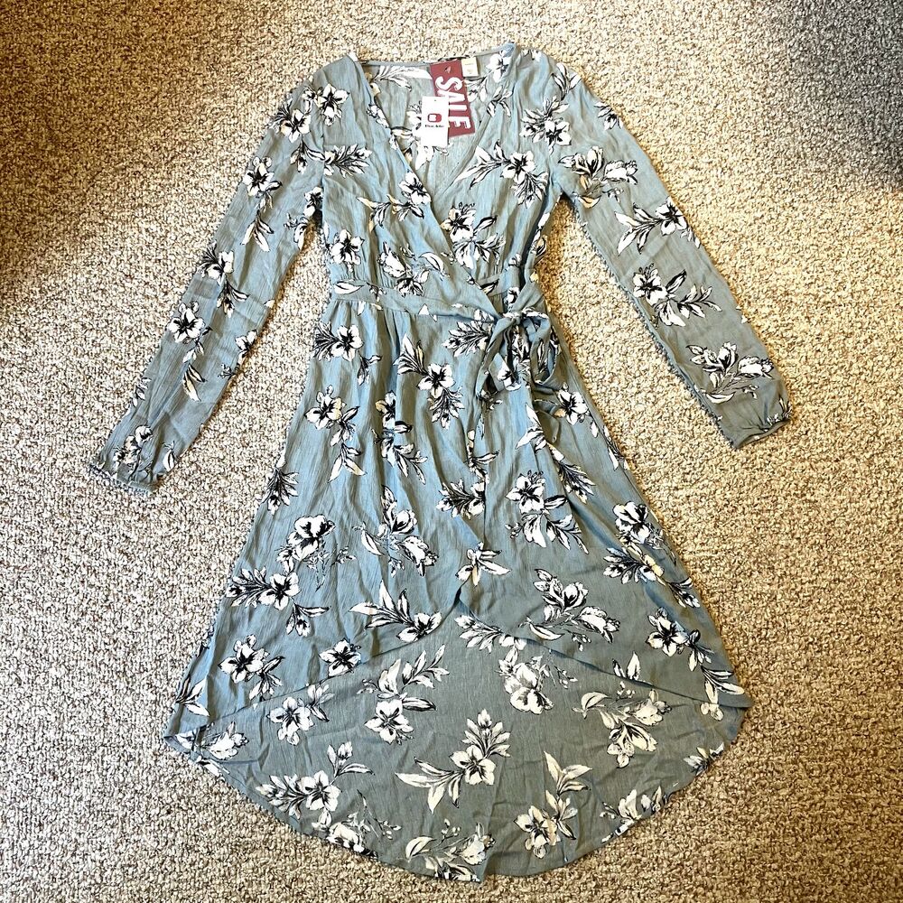 NWT Daytrip Womens Blue Floral Wrap Dress V-Neck Size XS Boho Cottage Core BKE